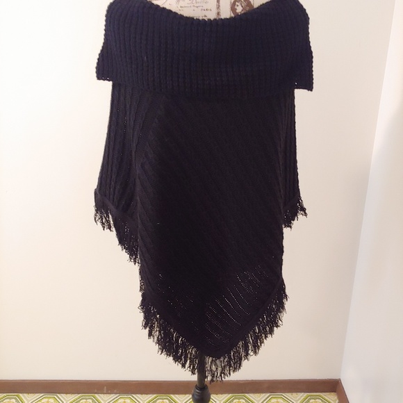 Black sweater poncho one size fits all - Picture 6 of 7